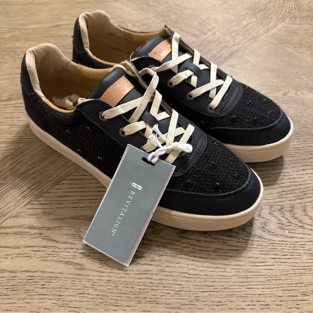 NWT Women’s Revitalign Belmont Pearl Blue Tweed Sneakers Size 12B